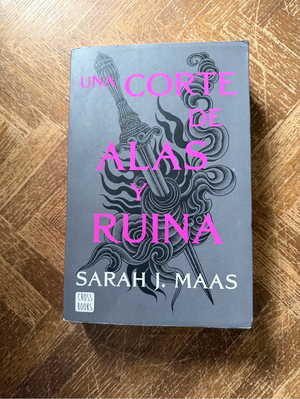 A Court of Wings and Ruin by Sarah J. Maas  SPANISH EDITION